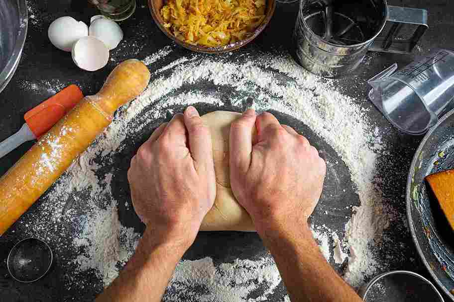 Making pizza with double zero flour